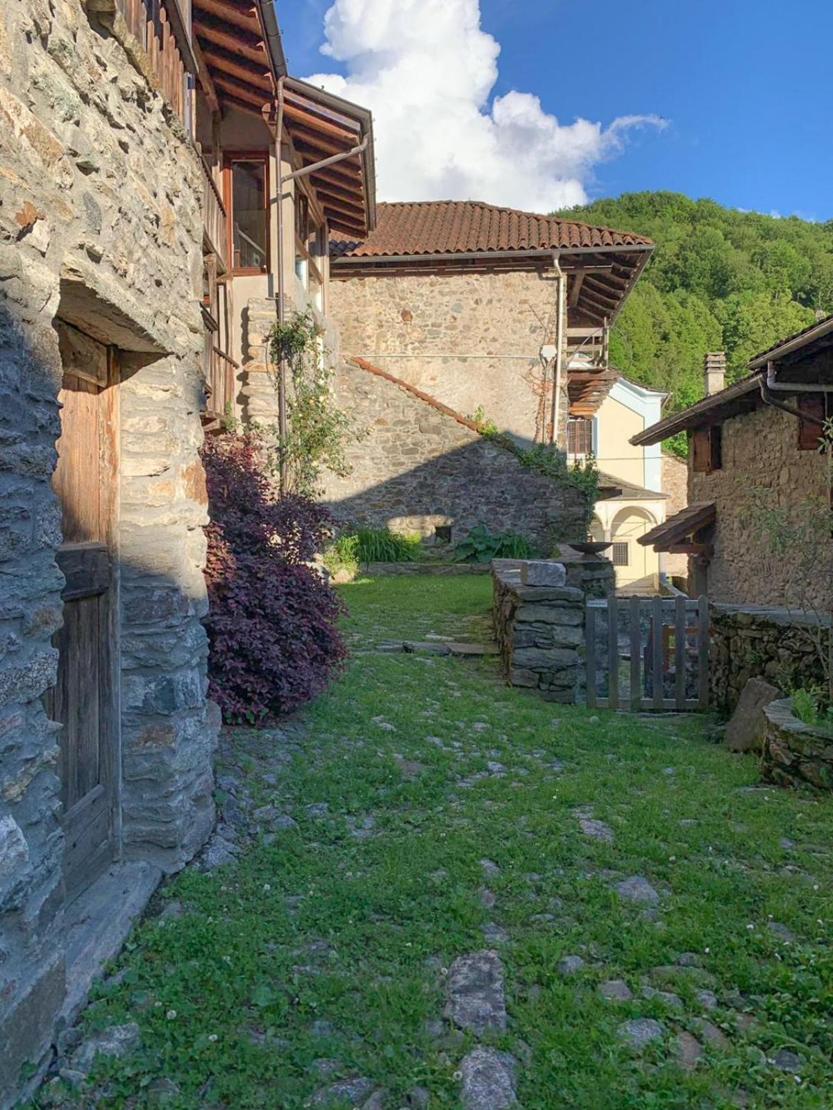 Affittacamere Montagne Verdi Varallo Bagian luar foto