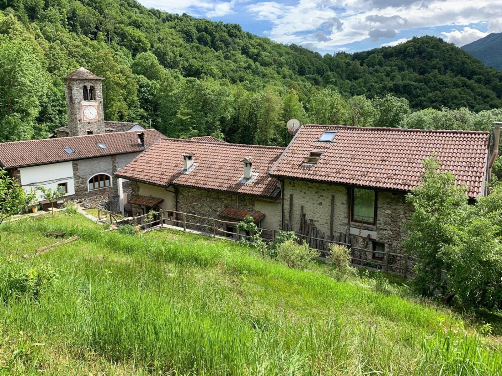 Affittacamere Montagne Verdi Varallo Bagian luar foto